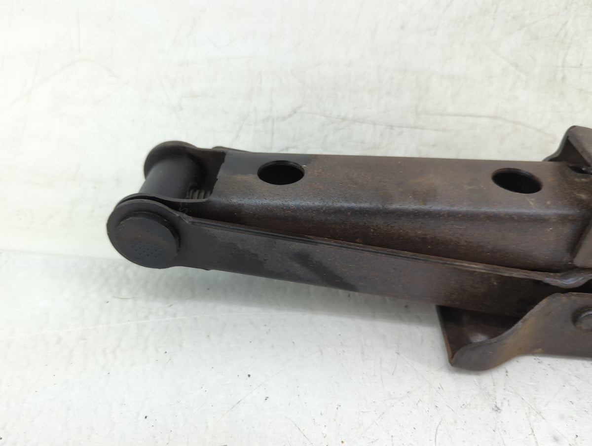 Jeep Liberty Spare Scissor Car Jack 900199 - Oemusedautoparts1.com