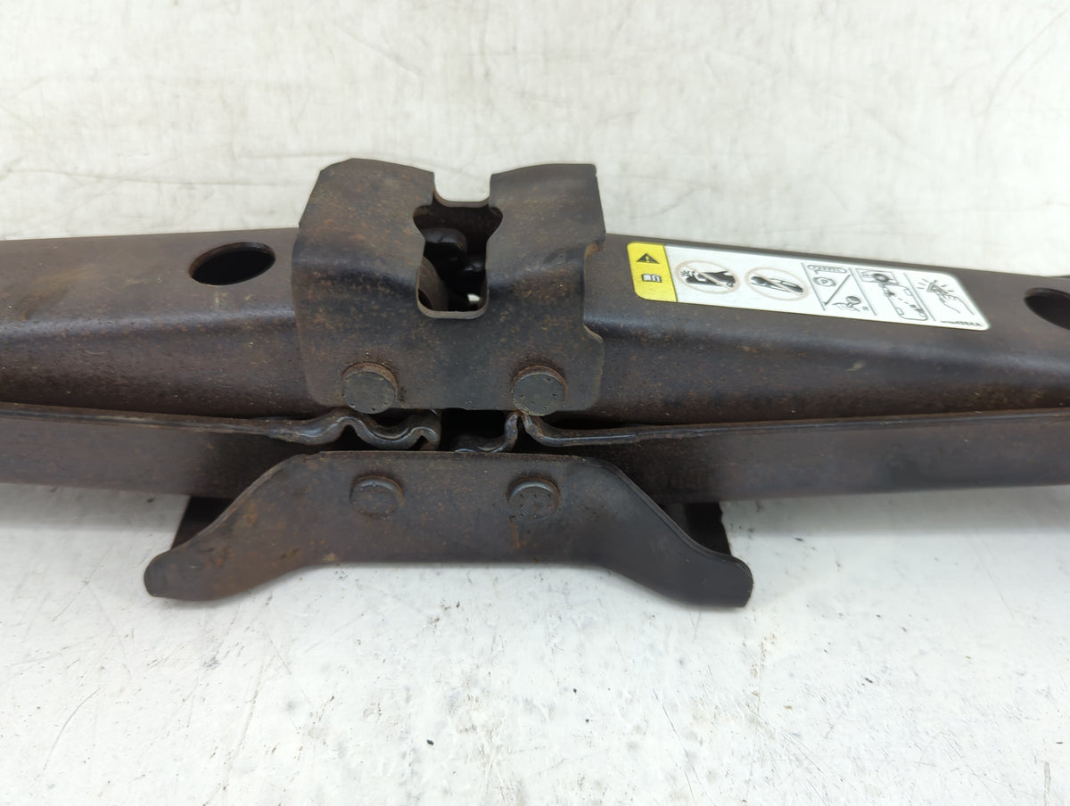 Jeep Liberty Spare Scissor Car Jack 900199 - Oemusedautoparts1.com