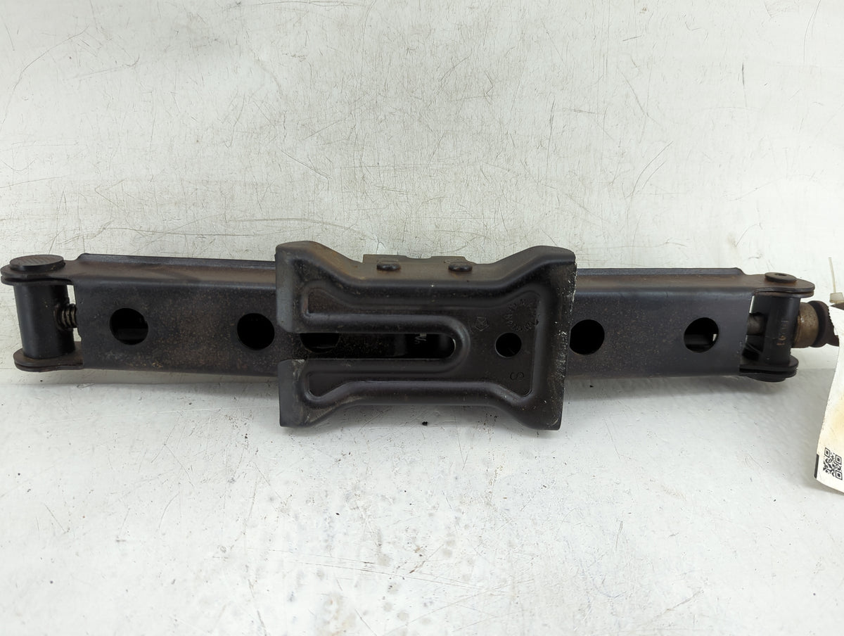 Jeep Liberty Spare Scissor Car Jack 900199 - Oemusedautoparts1.com
