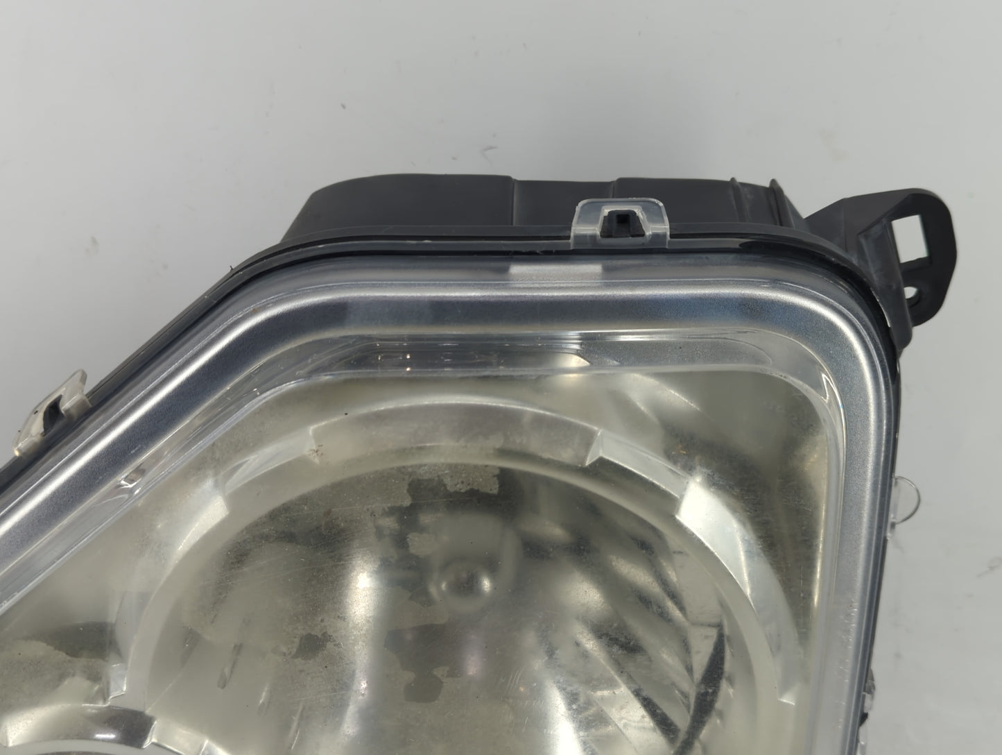 2010-2012 Jeep Liberty Passenger Right Oem Head Light Headlight Lamp - Oemusedautoparts1.com