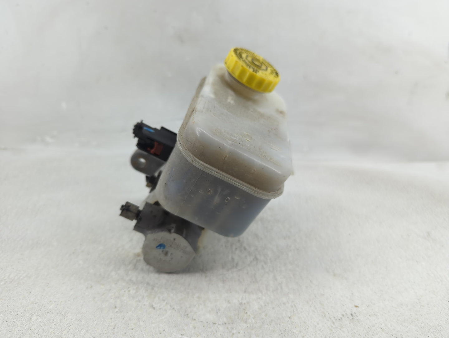 2009-2018 Jeep Wrangler Brake Master Cylinder - Oemusedautoparts1.com