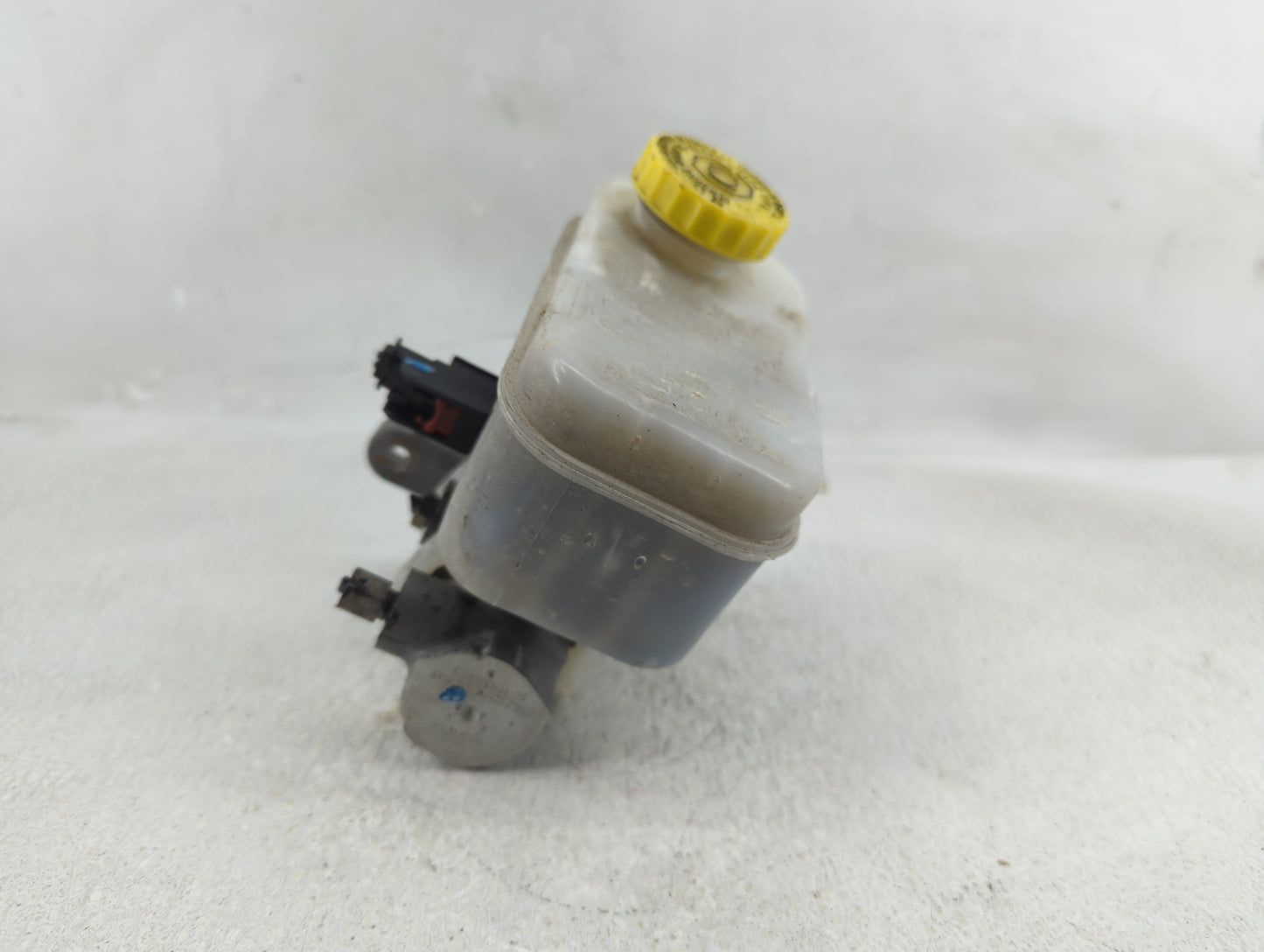 2009-2018 Jeep Wrangler Brake Master Cylinder - Oemusedautoparts1.com