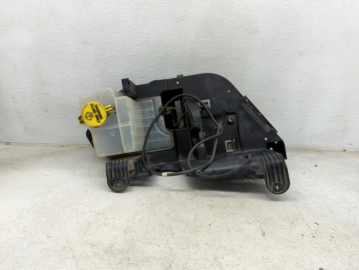 2007-2011 Jeep Wrangler Windshield Washer Fluid Reservoir Bottle Oem - Oemusedautoparts1.com