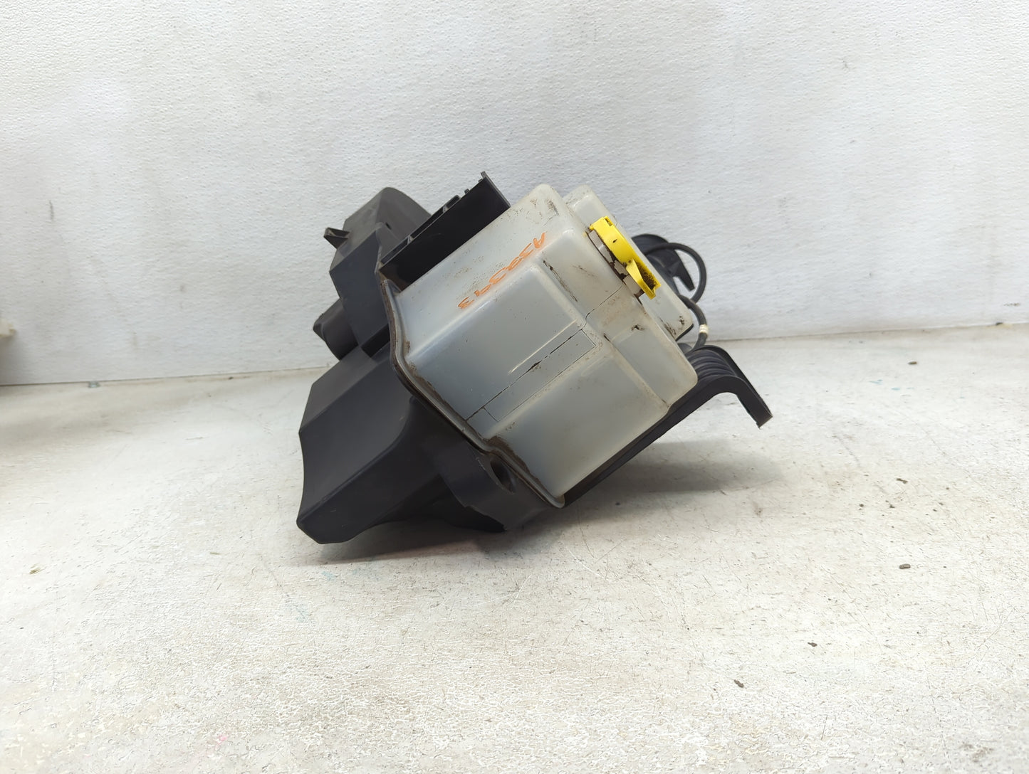 2007-2011 Jeep Wrangler Windshield Washer Fluid Reservoir Bottle Oem - Oemusedautoparts1.com
