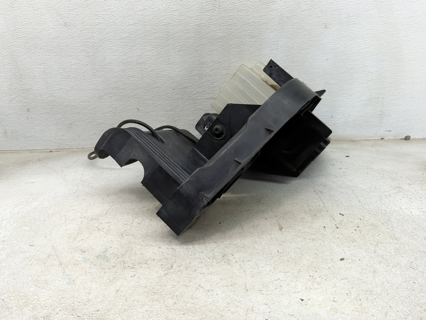 2007-2011 Jeep Wrangler Windshield Washer Fluid Reservoir Bottle Oem - Oemusedautoparts1.com