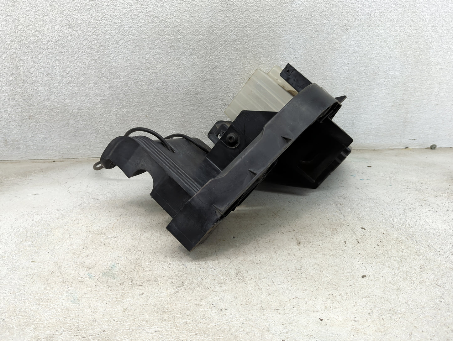 2007-2011 Jeep Wrangler Windshield Washer Fluid Reservoir Bottle Oem - Oemusedautoparts1.com