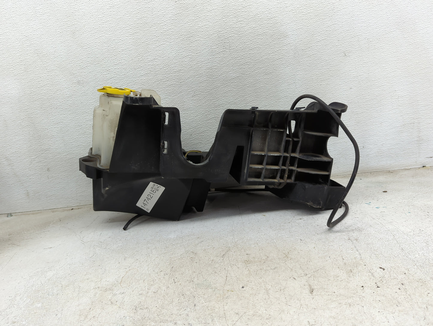 2007-2011 Jeep Wrangler Windshield Washer Fluid Reservoir Bottle Oem - Oemusedautoparts1.com