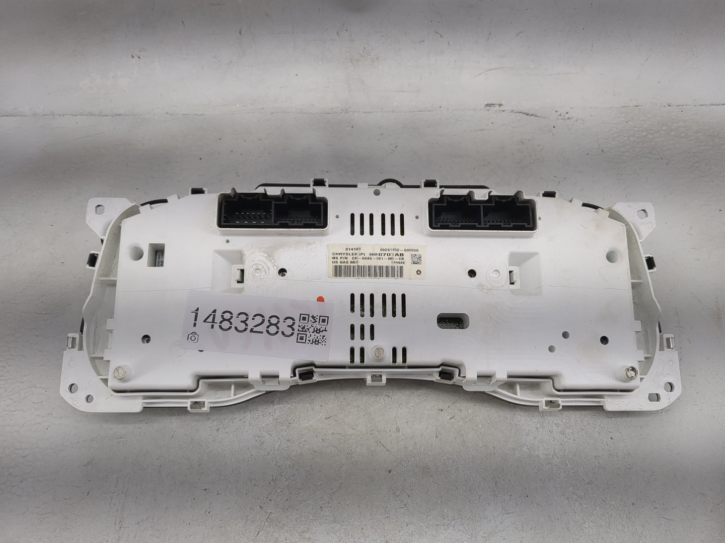 2011 Jeep Wrangler Instrument Cluster Speedometer Gauges P/N:68060701AB CR-0040-001-M0-CB Miles: Fits OEM Used Auto Parts - 