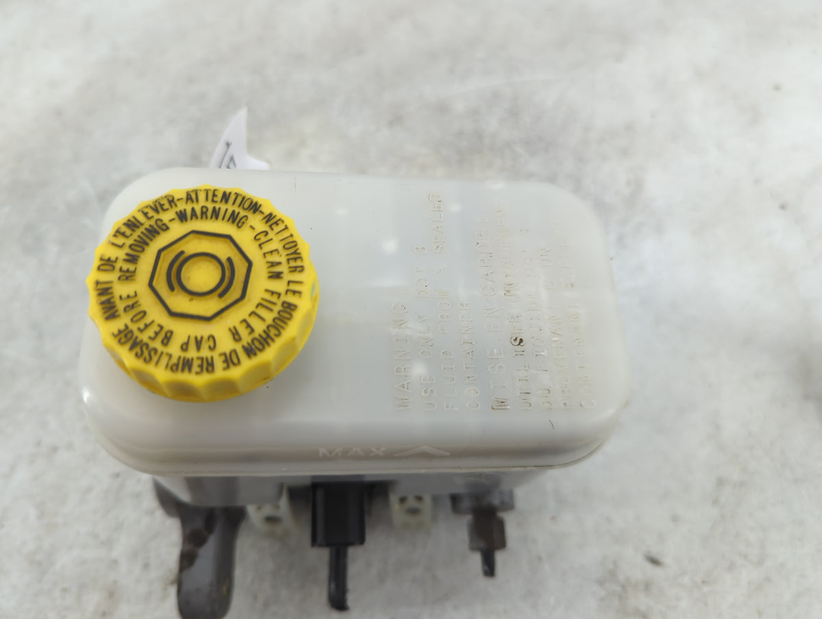 2009-2018 Jeep Wrangler Brake Master Cylinder 1515640 - Oemusedautoparts1.com