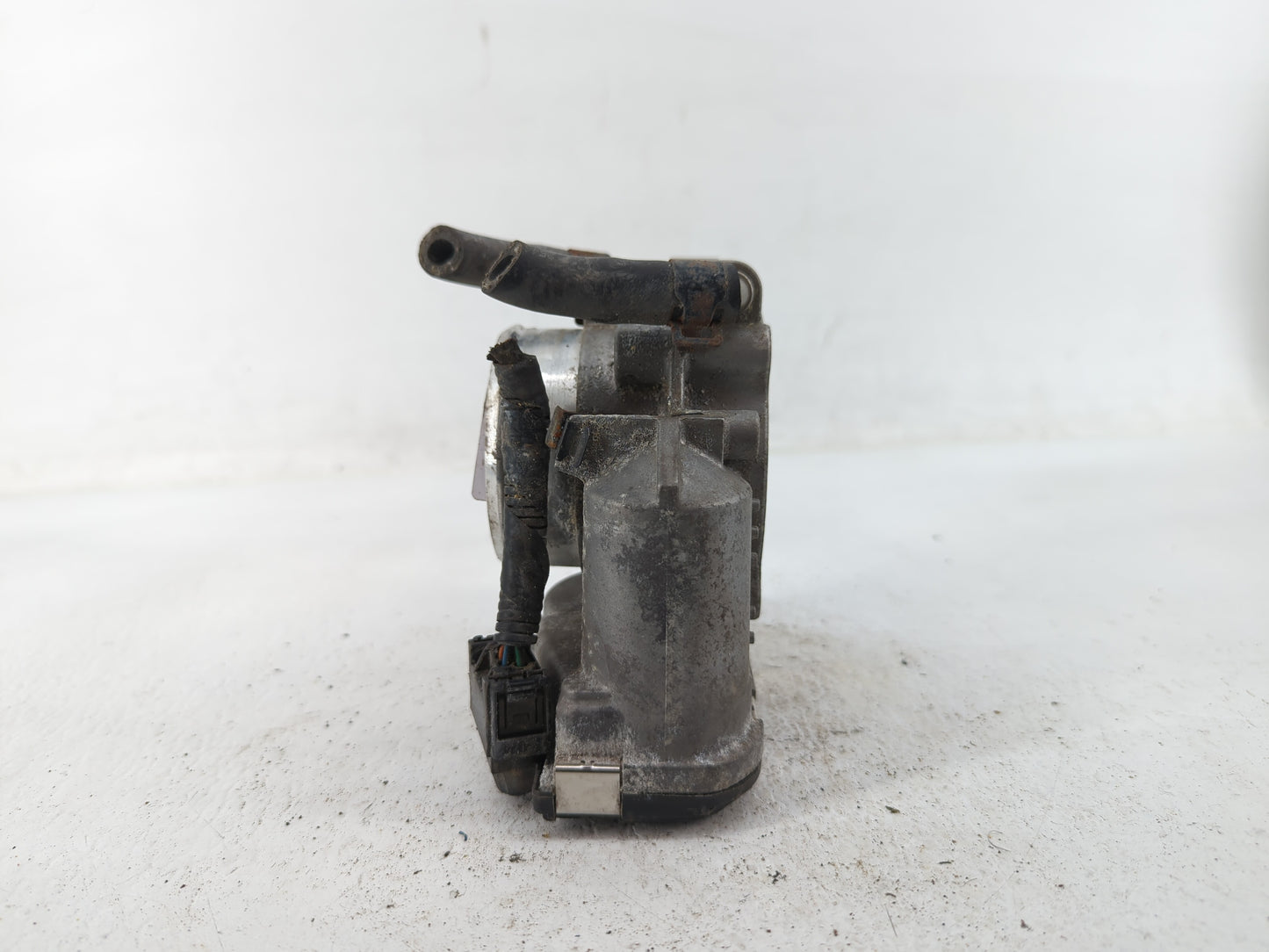 2010-2013 Kia Forte Throttle Body P/N:35100-2G200 Fits Fits 2010 2011 2012 2013 OEM Used Auto Parts - Oemusedautoparts1.com