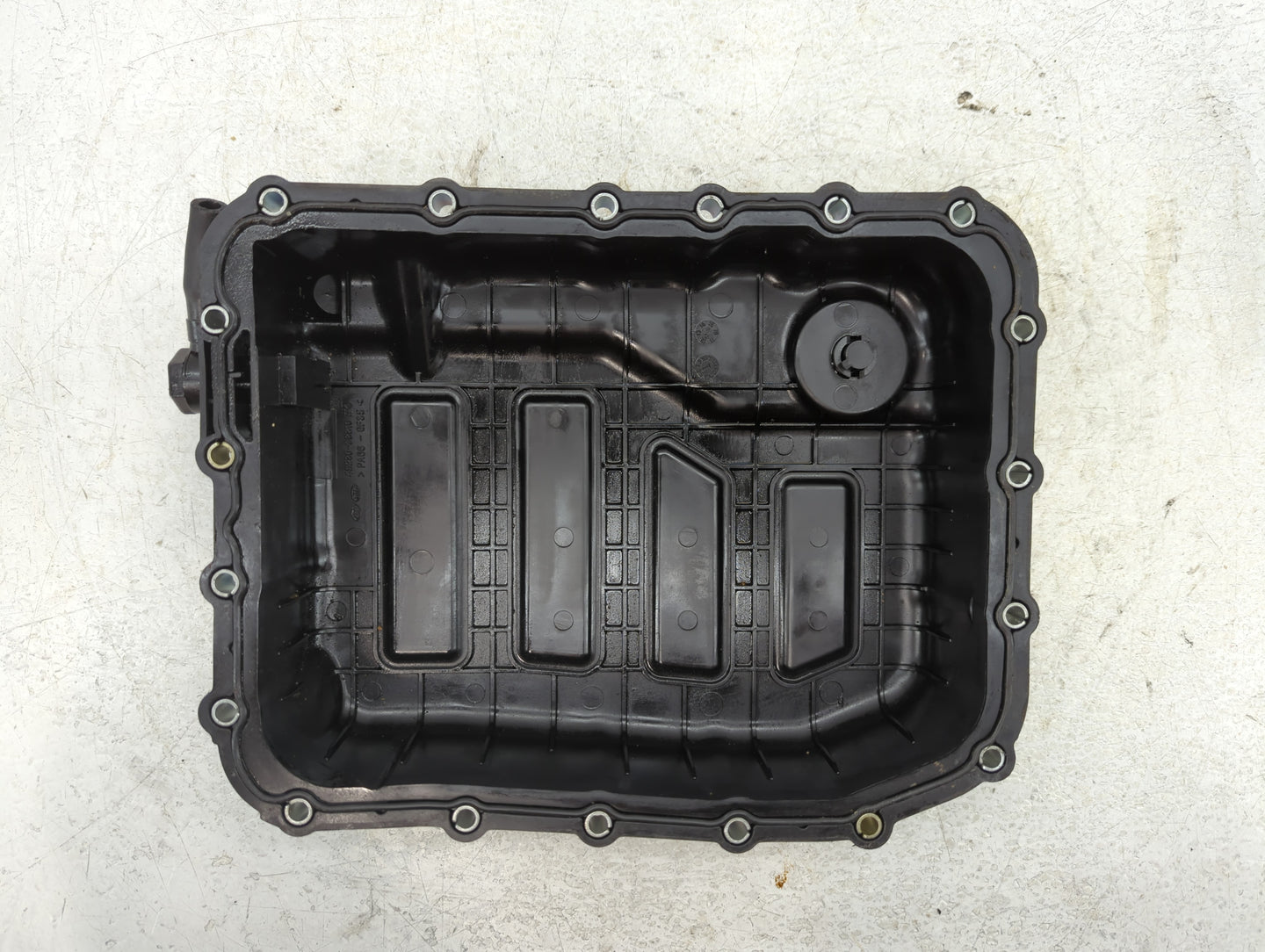 2011 Kia Forte Engine Oil Pan P/N:>PA66-GF35< 45286-38810 Fits OEM Used Auto Parts - Oemusedautoparts1.com