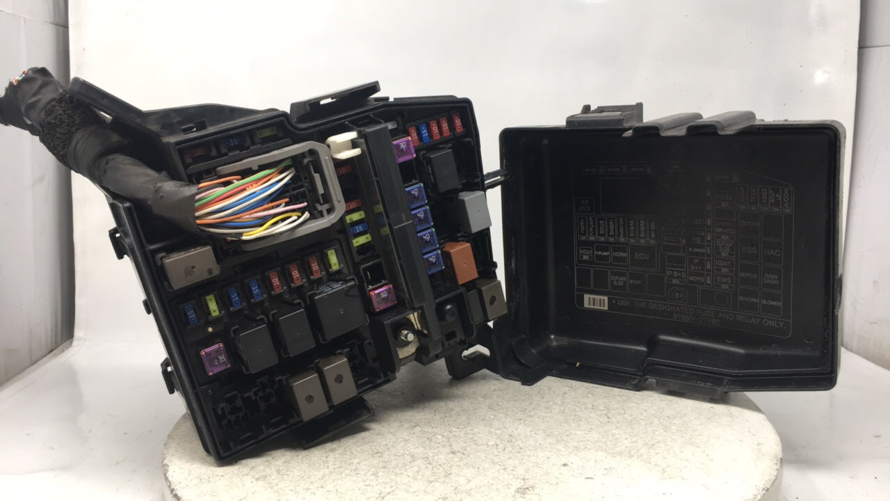 2011-2013 Kia Optima Fusebox Fuse Box Panel Relay Module P/N:912022T850 Fits Fits 2011 2012 2013 OEM Used Auto Parts - Oemus