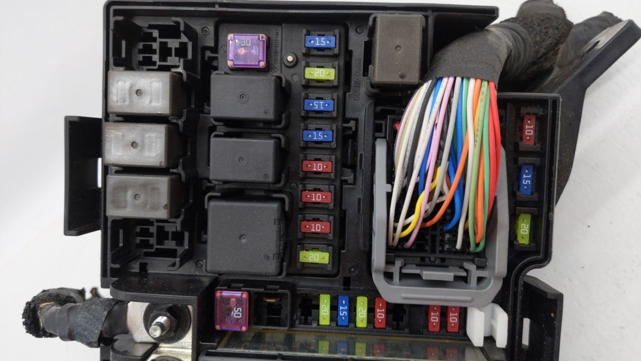 2011-2013 Kia Optima Fusebox Fuse Box Panel Relay Module P/N:91202-2T200 Fits Fits 2011 2012 2013 OEM Used Auto Parts - Oemu