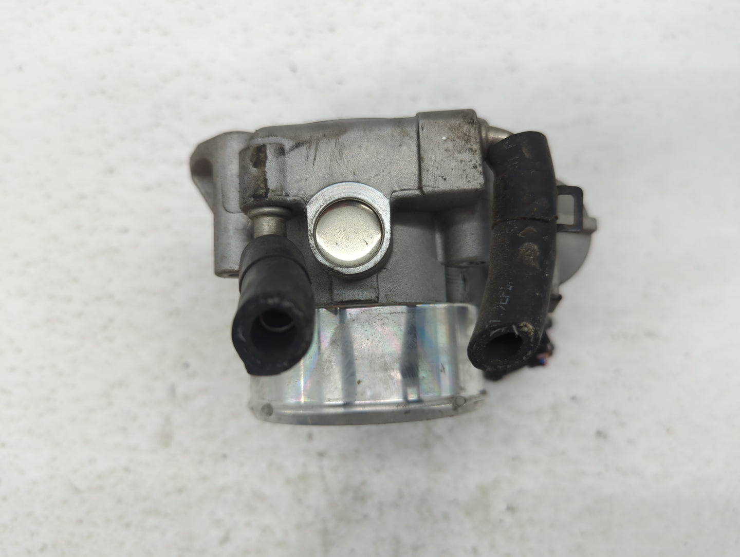 2011-2015 Kia Optima Throttle Body P/N:35100-2G700 Fits Fits 2011 2012 2013 2014 2015 2016 OEM Used Auto Parts - Oemusedauto