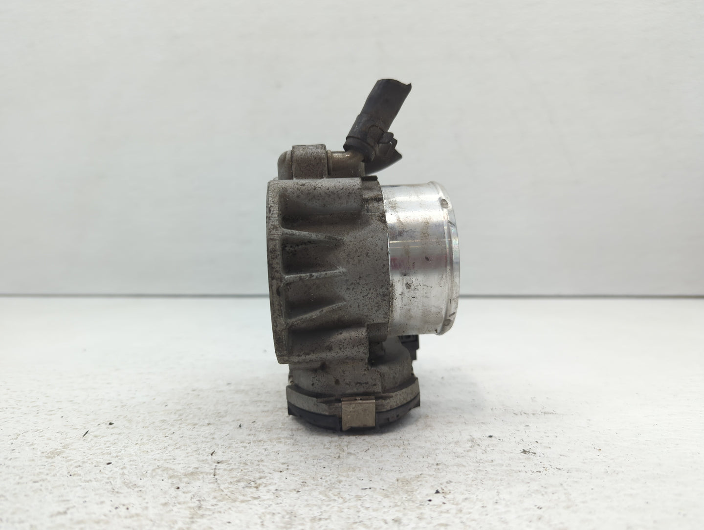 2011-2015 Kia Optima Throttle Body P/N:35100-2G700 Fits Fits 2011 2012 2013 2014 2015 2016 OEM Used Auto Parts - Oemusedauto