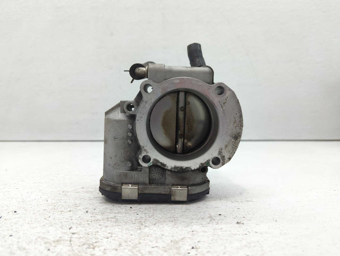2011-2015 Kia Optima Throttle Body P/N:35100-2G700 Fits Fits 2011 2012 2013 2014 2015 2016 OEM Used Auto Parts - Oemusedauto