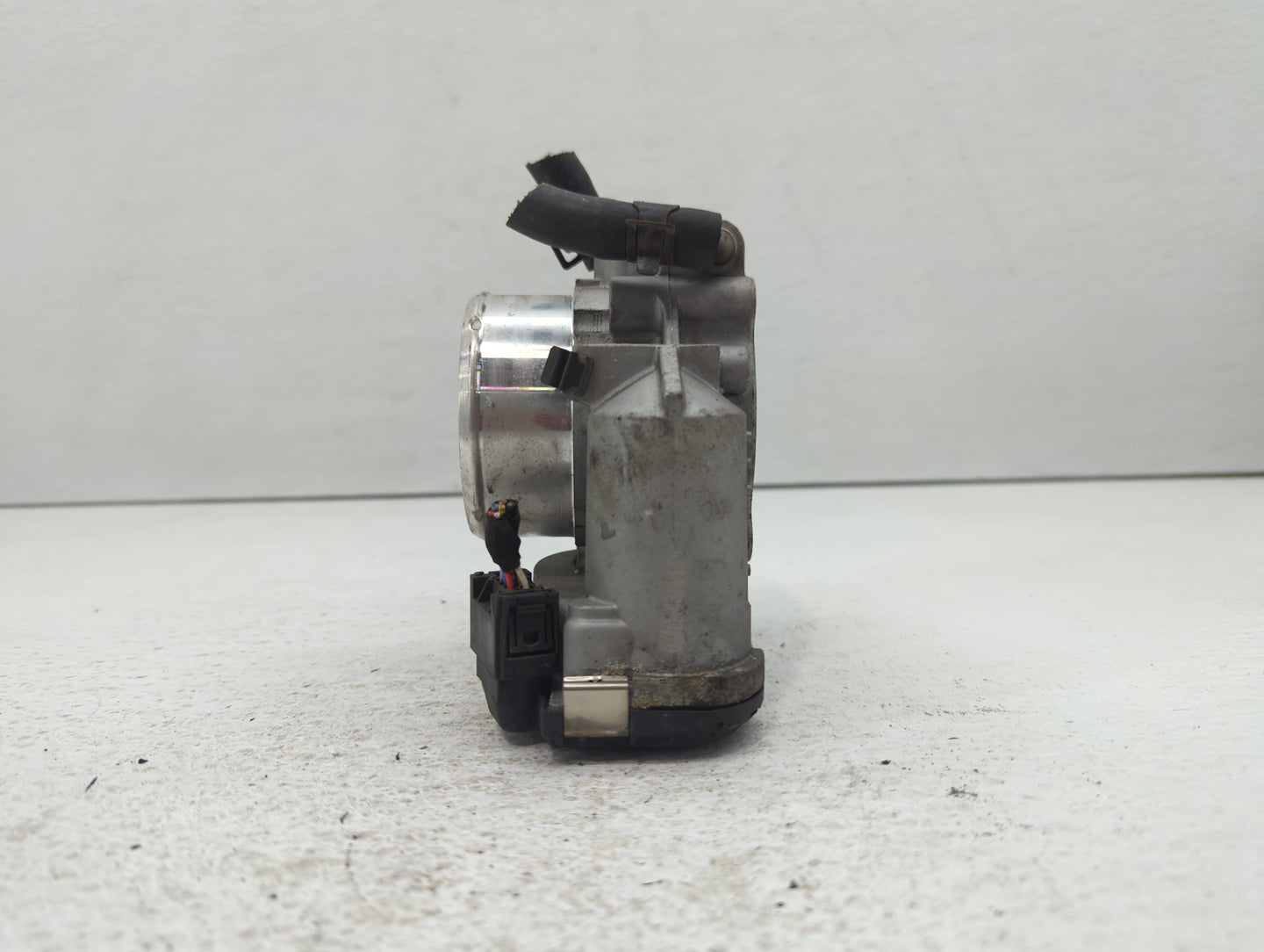 2011-2015 Kia Optima Throttle Body P/N:35100-2G700 Fits Fits 2011 2012 2013 2014 2015 2016 OEM Used Auto Parts - Oemusedauto