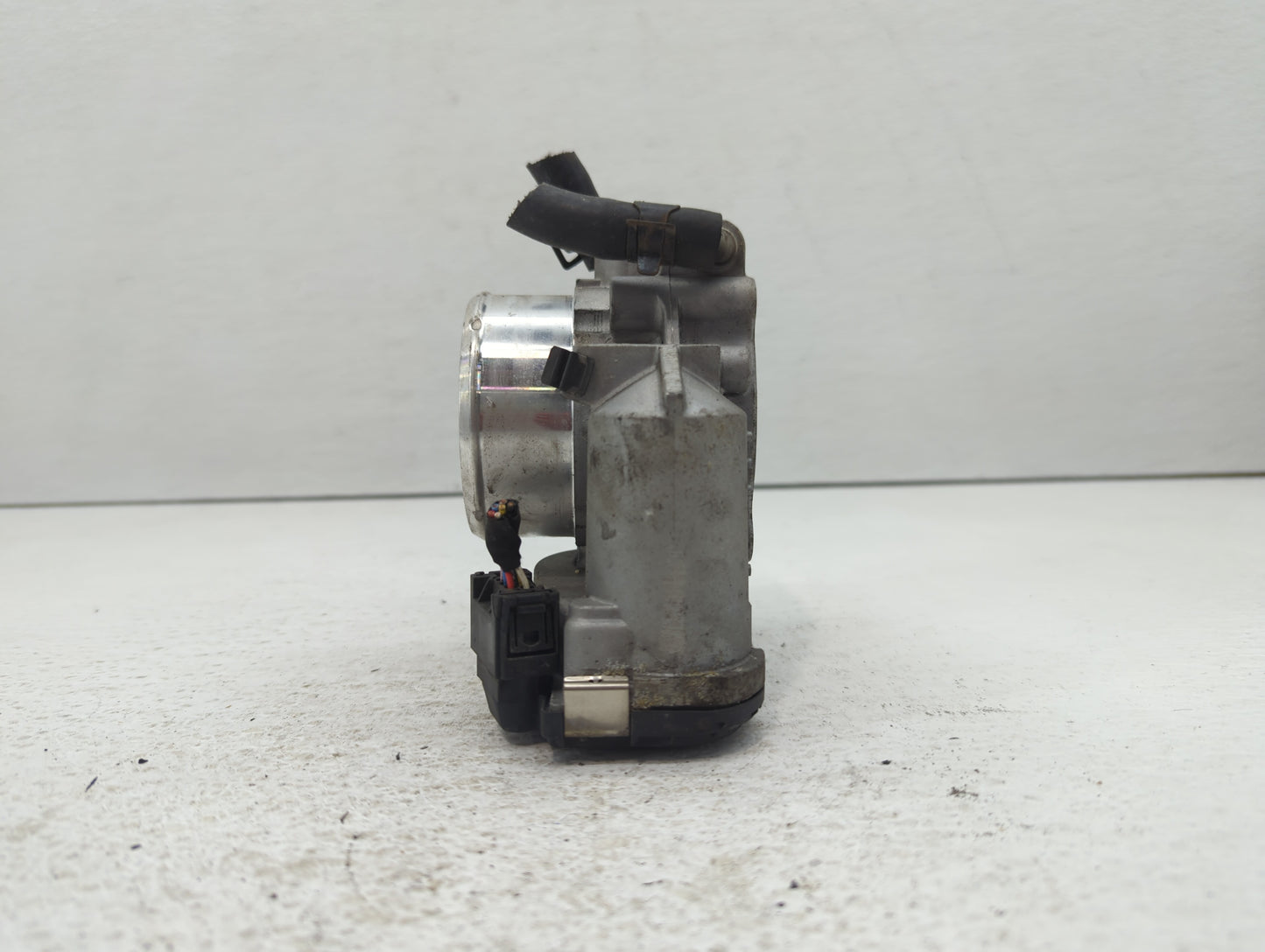 2011-2015 Kia Optima Throttle Body P/N:35100-2G700 Fits Fits 2011 2012 2013 2014 2015 2016 OEM Used Auto Parts - Oemusedauto