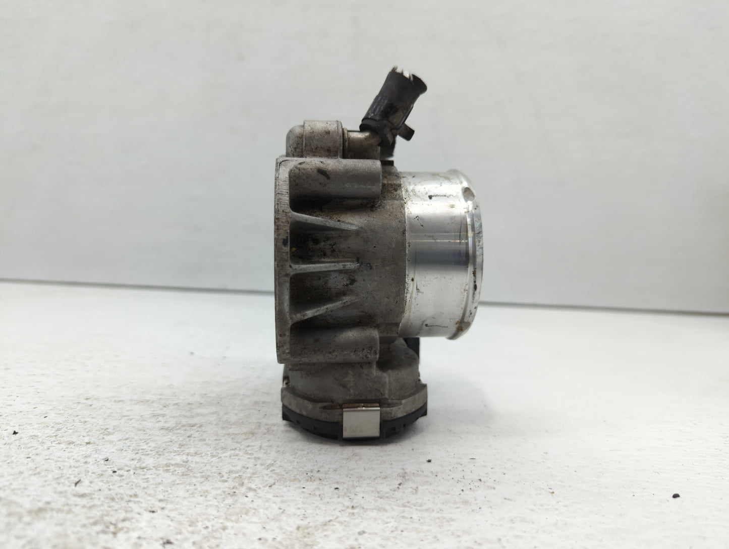 2011-2015 Kia Optima Throttle Body P/N:35100-2G700 Fits Fits 2011 2012 2013 2014 2015 2016 OEM Used Auto Parts - Oemusedauto