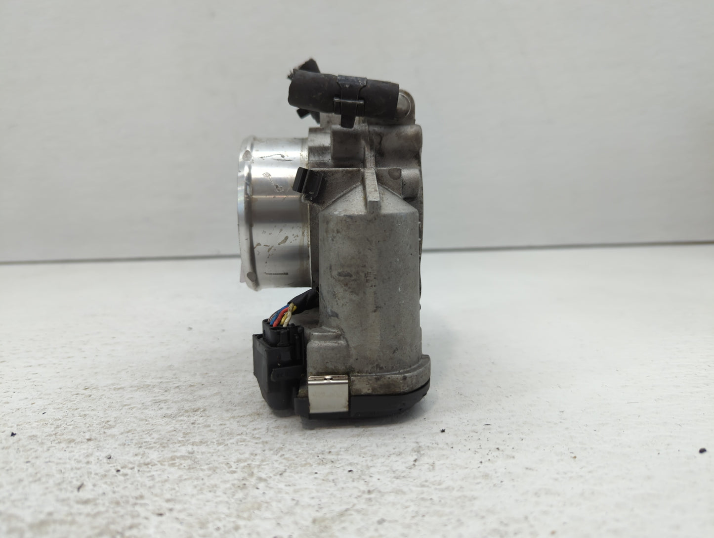 2011-2015 Kia Optima Throttle Body P/N:35100-2G700 Fits Fits 2011 2012 2013 2014 2015 2016 OEM Used Auto Parts - Oemusedauto