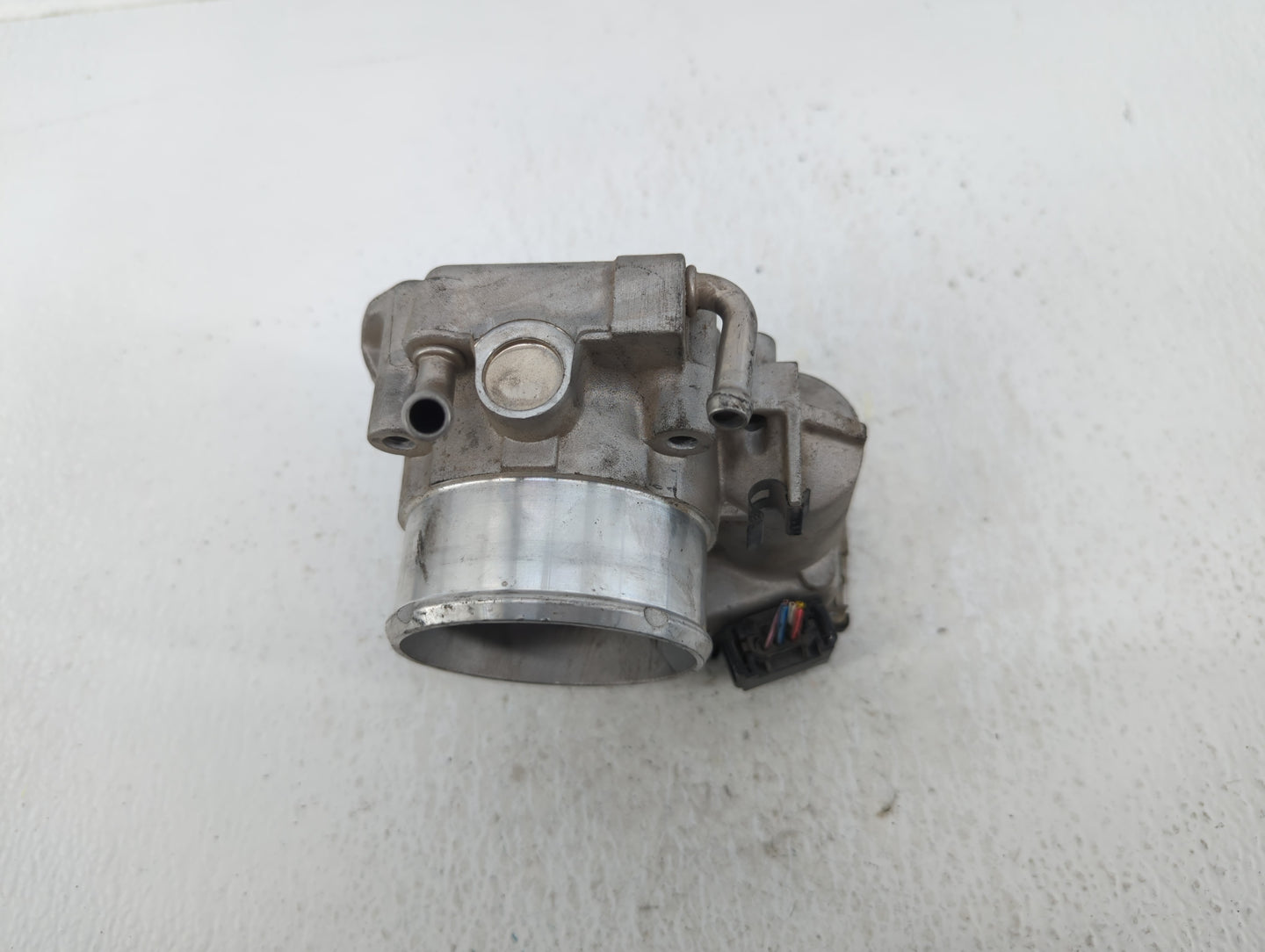 2011-2015 Kia Optima Throttle Body P/N:35100-2G700 Fits Fits 2011 2012 2013 2014 2015 2016 OEM Used Auto Parts - Oemusedauto
