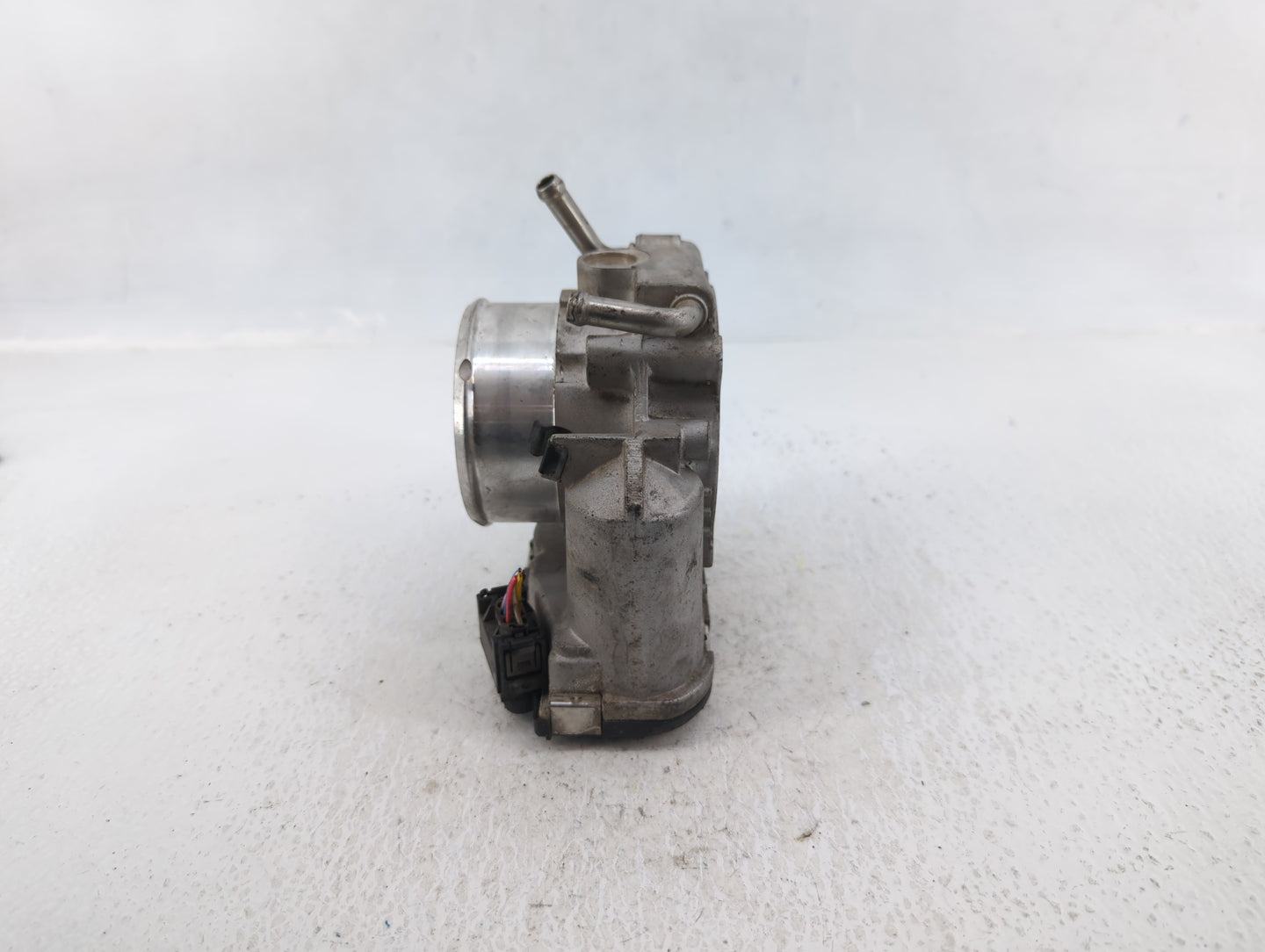 2011-2015 Kia Optima Throttle Body P/N:35100-2G700 Fits Fits 2011 2012 2013 2014 2015 2016 OEM Used Auto Parts - Oemusedauto