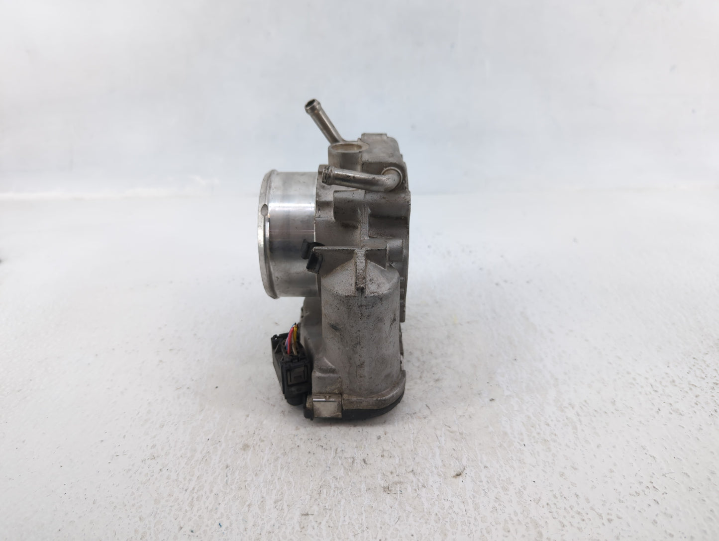 2011-2015 Kia Optima Throttle Body P/N:35100-2G700 Fits Fits 2011 2012 2013 2014 2015 2016 OEM Used Auto Parts - Oemusedauto