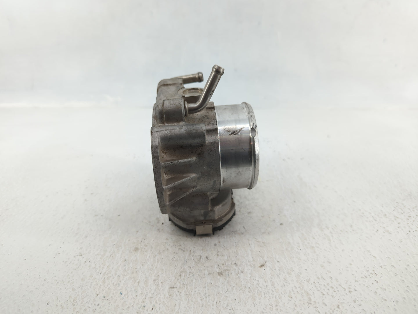 2011-2015 Kia Optima Throttle Body P/N:35100-2G700 Fits Fits 2011 2012 2013 2014 2015 2016 OEM Used Auto Parts - Oemusedauto