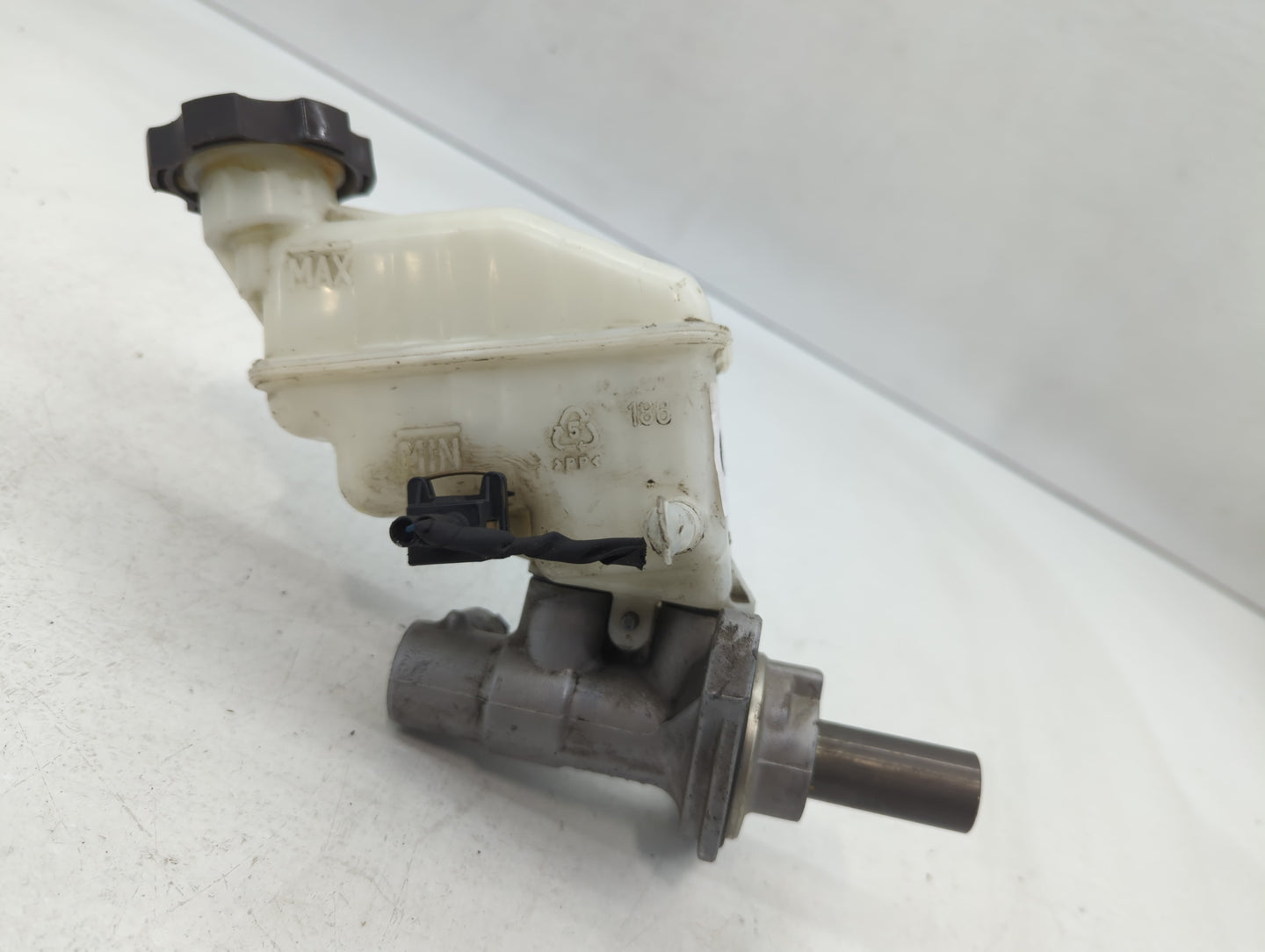 2011-2011 Kia Optima Brake Master Cylinder - Oemusedautoparts1.com
