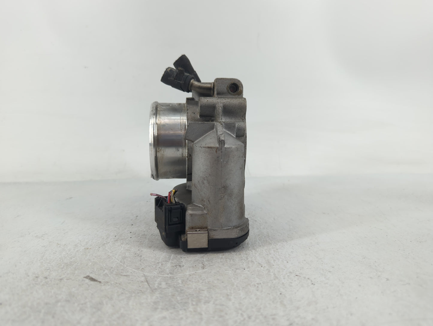 2011-2015 Kia Optima Throttle Body P/N:35100-2G710 Fits Fits 2011 2012 2013 2014 2015 2016 OEM Used Auto Parts - Oemusedauto