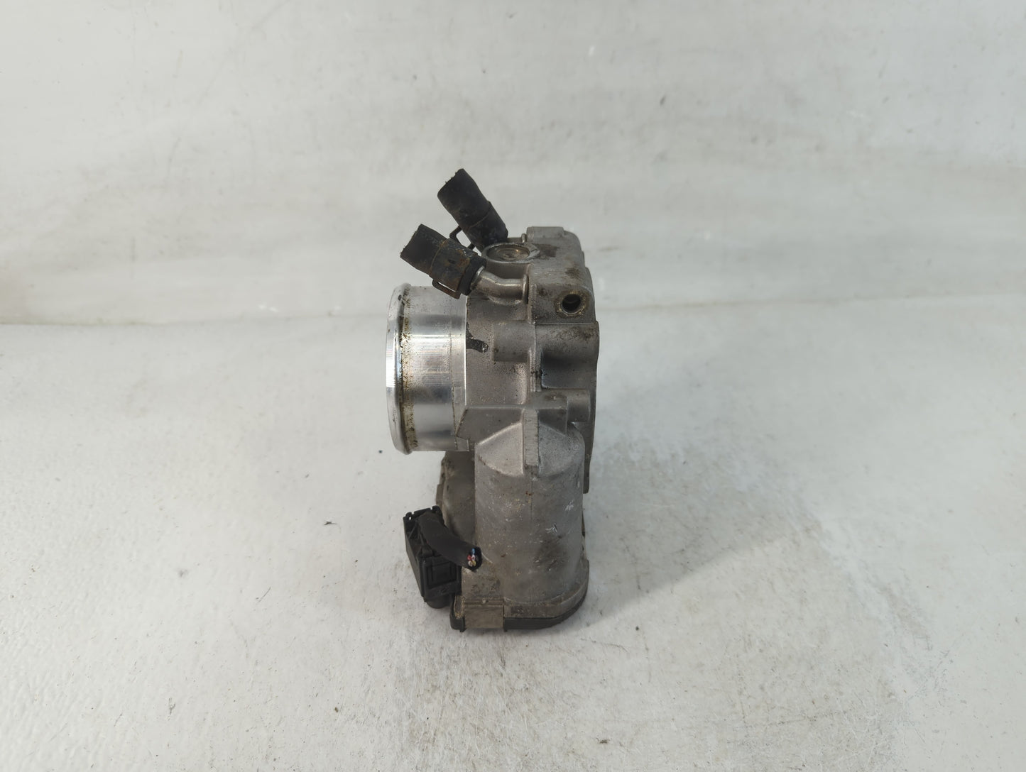 2011-2015 Kia Optima Throttle Body P/N:35100-2G710 Fits Fits 2011 2012 2013 2014 2015 2016 OEM Used Auto Parts - Oemusedauto