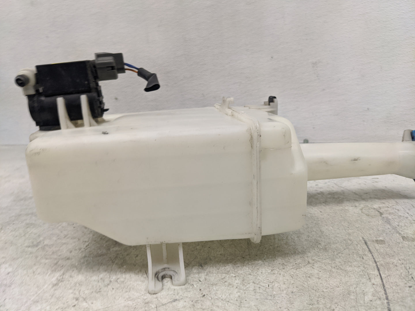 2006-2011 Kia Rio Windshield Washer Fluid Reservoir Bottle Oem - Oemusedautoparts1.com