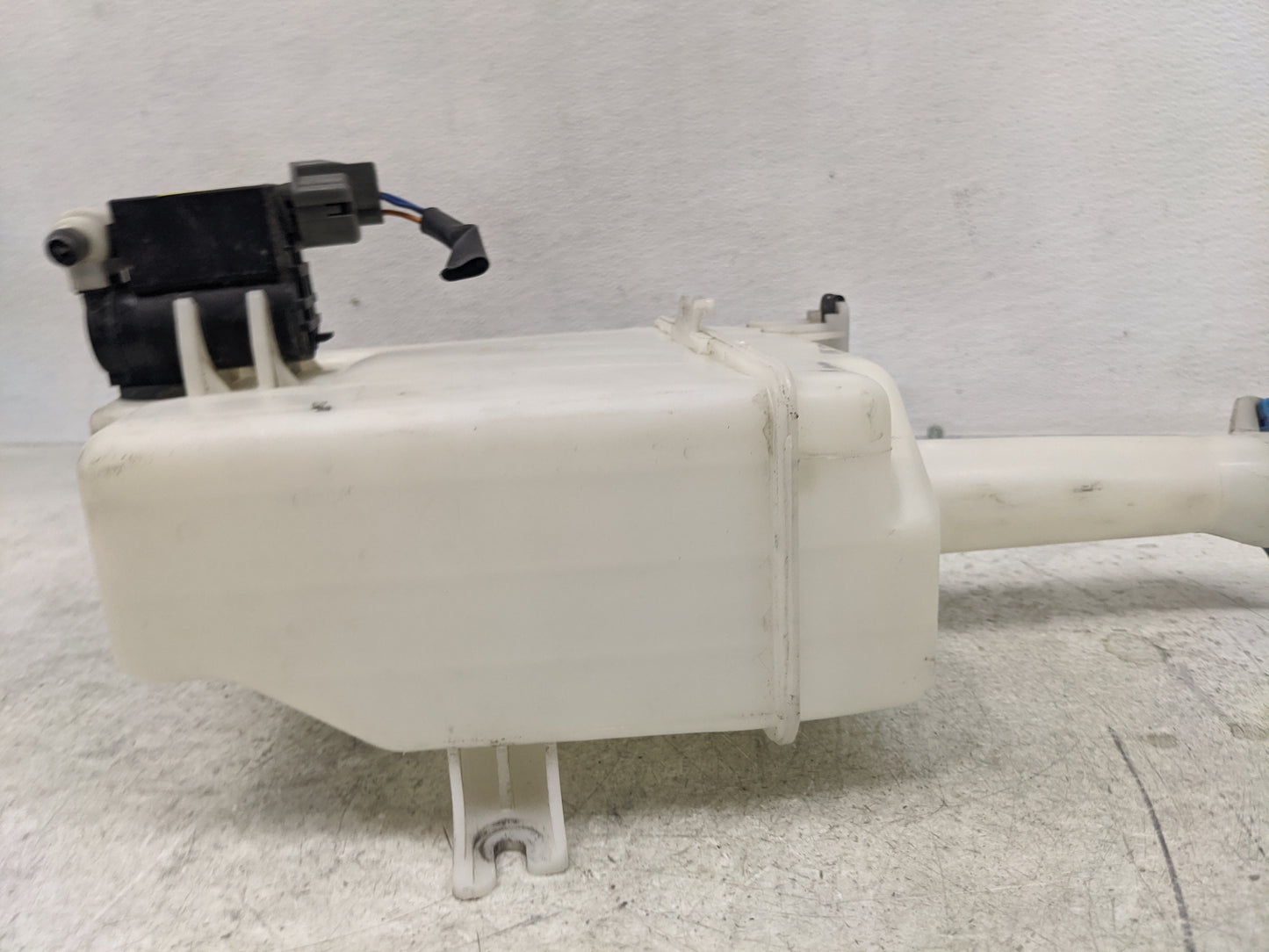 2006-2011 Kia Rio Windshield Washer Fluid Reservoir Bottle Oem - Oemusedautoparts1.com
