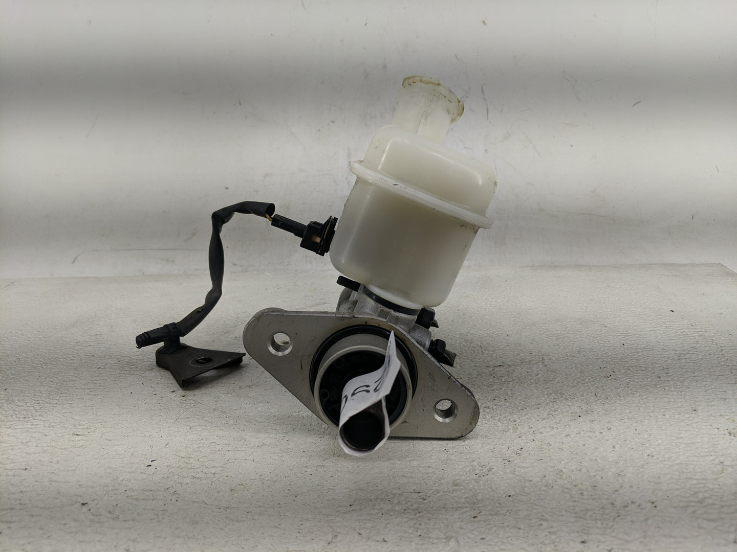 2007-2011 Kia Sedona Brake Master Cylinder - Oemusedautoparts1.com