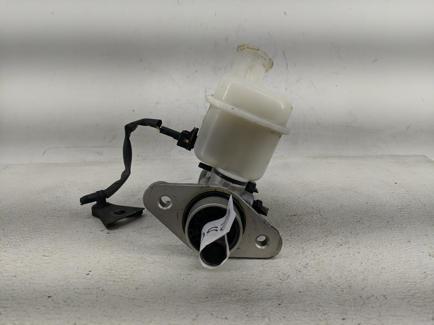 2007-2011 Kia Sedona Brake Master Cylinder - Oemusedautoparts1.com