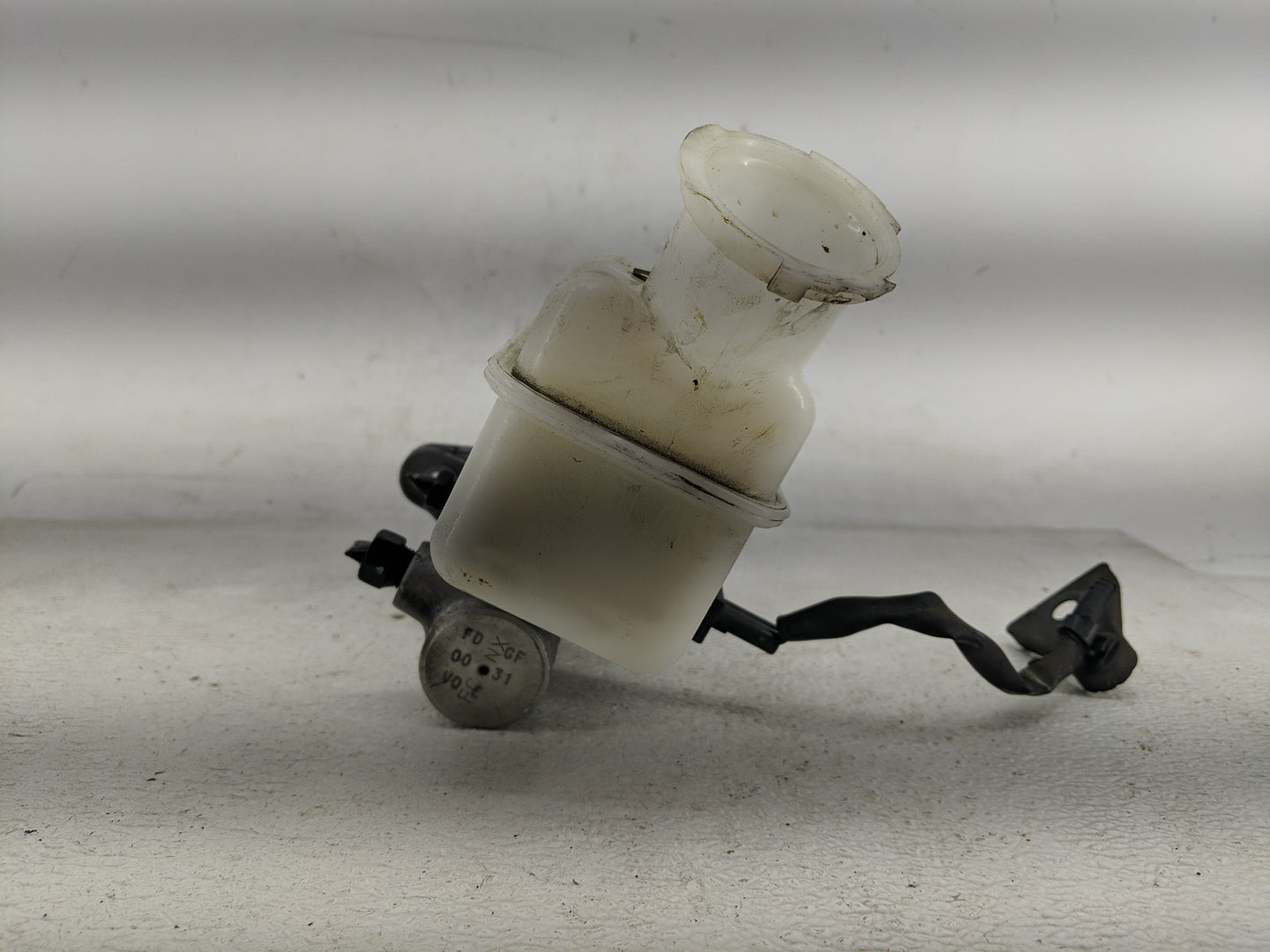 2007-2011 Kia Sedona Brake Master Cylinder - Oemusedautoparts1.com