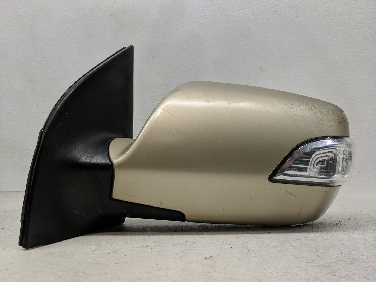 2011-2014 Kia Sedona Driver Side View Mirror - Left Door Mirror OEM Used - Oemusedautoparts1.com