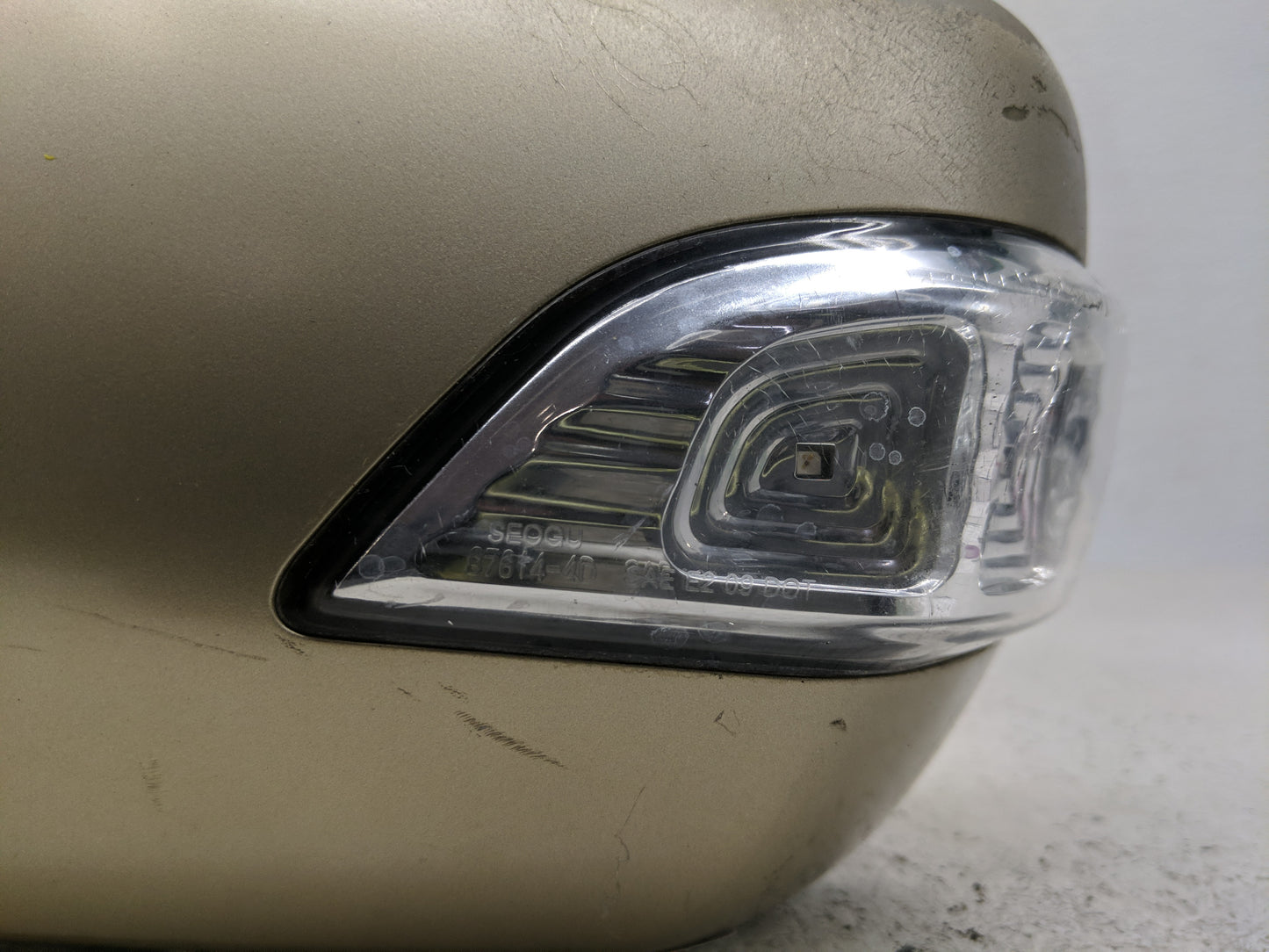 2011-2014 Kia Sedona Driver Side View Mirror - Left Door Mirror OEM Used - Oemusedautoparts1.com