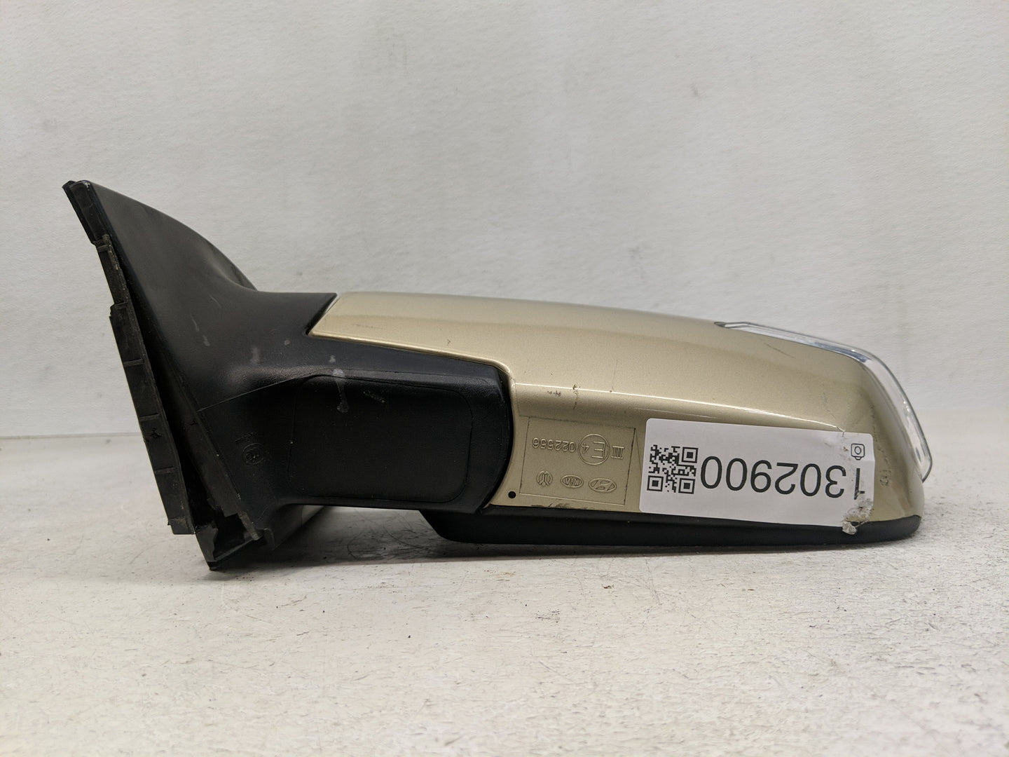 2011-2014 Kia Sedona Driver Side View Mirror - Left Door Mirror OEM Used - Oemusedautoparts1.com
