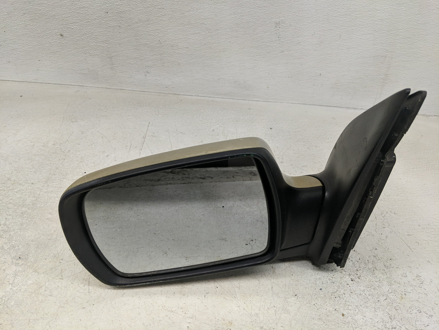 2011-2014 Kia Sedona Driver Side View Mirror - Left Door Mirror OEM Used - Oemusedautoparts1.com
