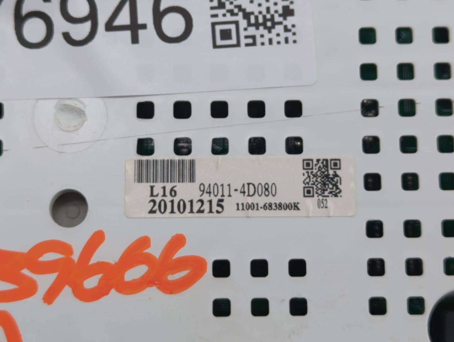 2011 Kia Sedona Instrument Cluster Speedometer Gauges P/N:94011-4D080 Fits OEM Used Auto Parts - Oemusedautoparts1.com