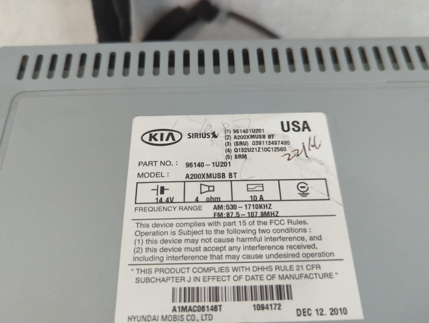 2011-2013 Kia Sorento Radio AM FM Cd Player Receiver Replacement P/N:96140-1U201 Fits Fits 2011 2012 2013 OEM Used Auto Part