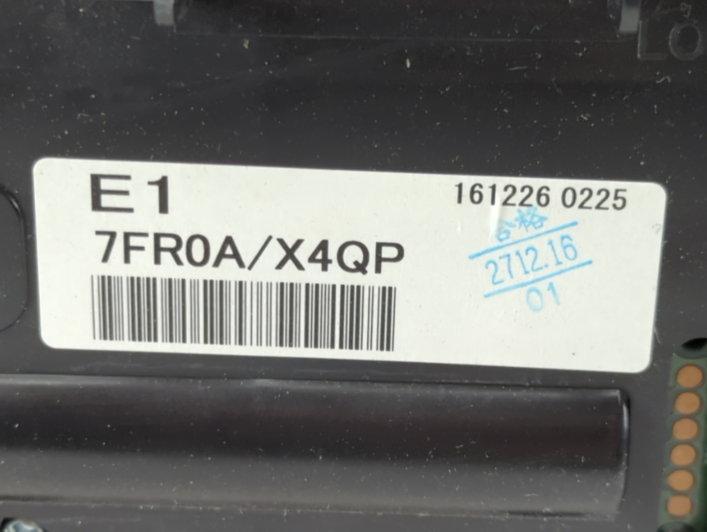 2011-2013 Kia Sorento Instrument Cluster Speedometer Gauges P/N:94001-1U020 Fits Fits 2011 2012 2013 OEM Used Auto Parts - O