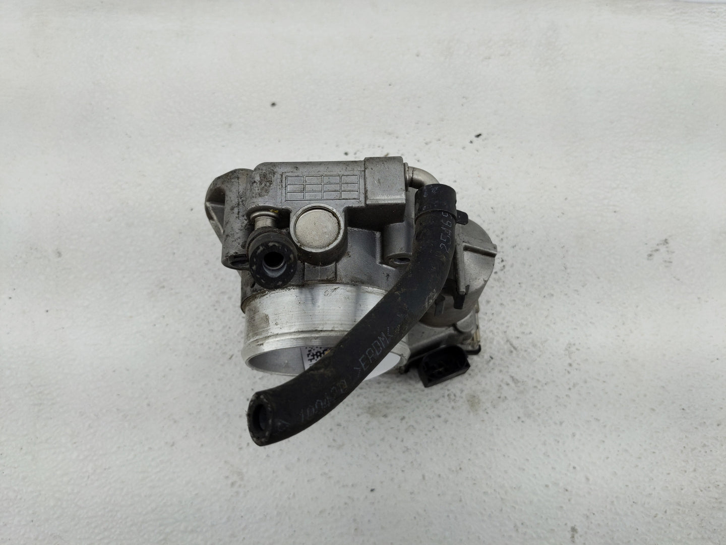 2011-2013 Kia Sorento Throttle Body P/N:35100-25400 Fits Fits 2006 2007 2008 2009 2010 2011 2012 2013 OEM Used Auto Parts - 