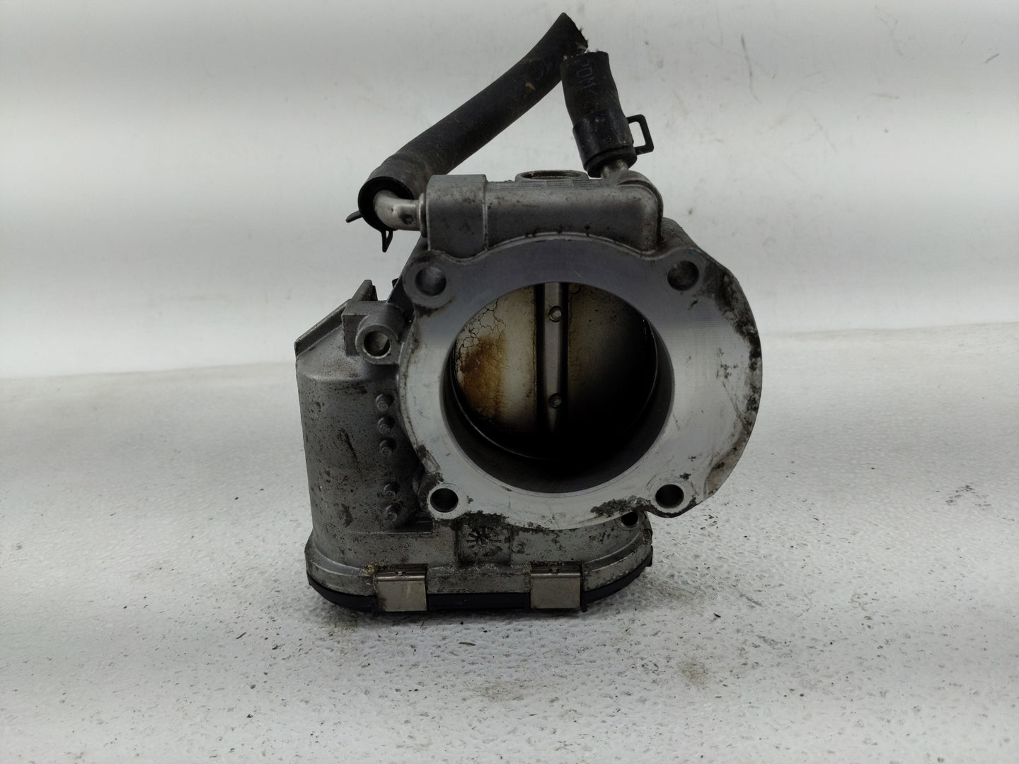 2011-2013 Kia Sorento Throttle Body P/N:35100-25400 Fits Fits 2006 2007 2008 2009 2010 2011 2012 2013 OEM Used Auto Parts - 