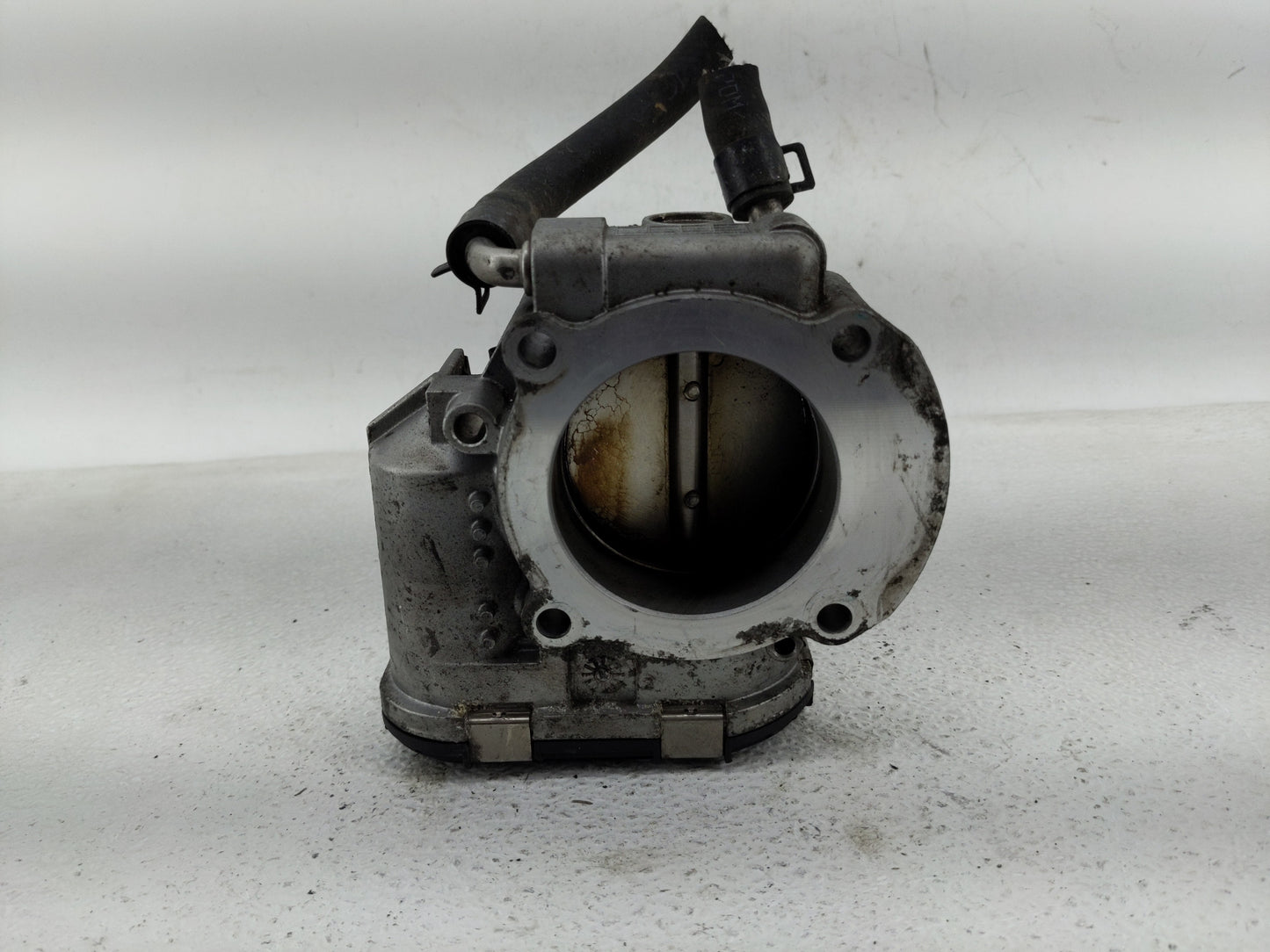 2011-2013 Kia Sorento Throttle Body P/N:35100-25400 Fits Fits 2006 2007 2008 2009 2010 2011 2012 2013 OEM Used Auto Parts - 