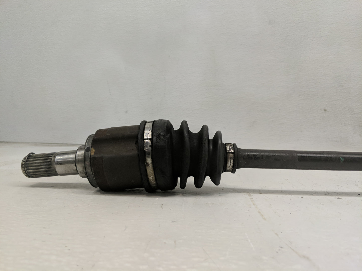 2011 Kia Sorento Axle Shaft Front Driver Cv C/v - Oemusedautoparts1.com