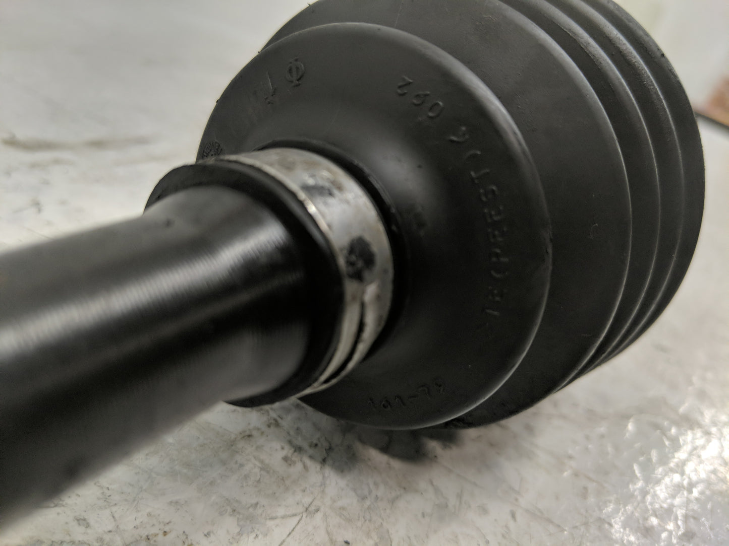 2011 Kia Sorento Axle Shaft Front Driver Cv C/v - Oemusedautoparts1.com