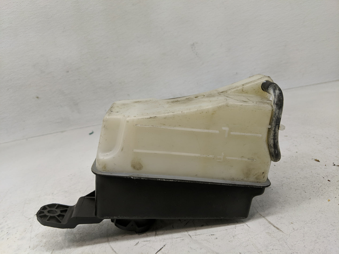 2011-2013 Kia Sorento Radiator Coolant Overflow Expansion Tank Bottle 1235653 - Oemusedautoparts1.com