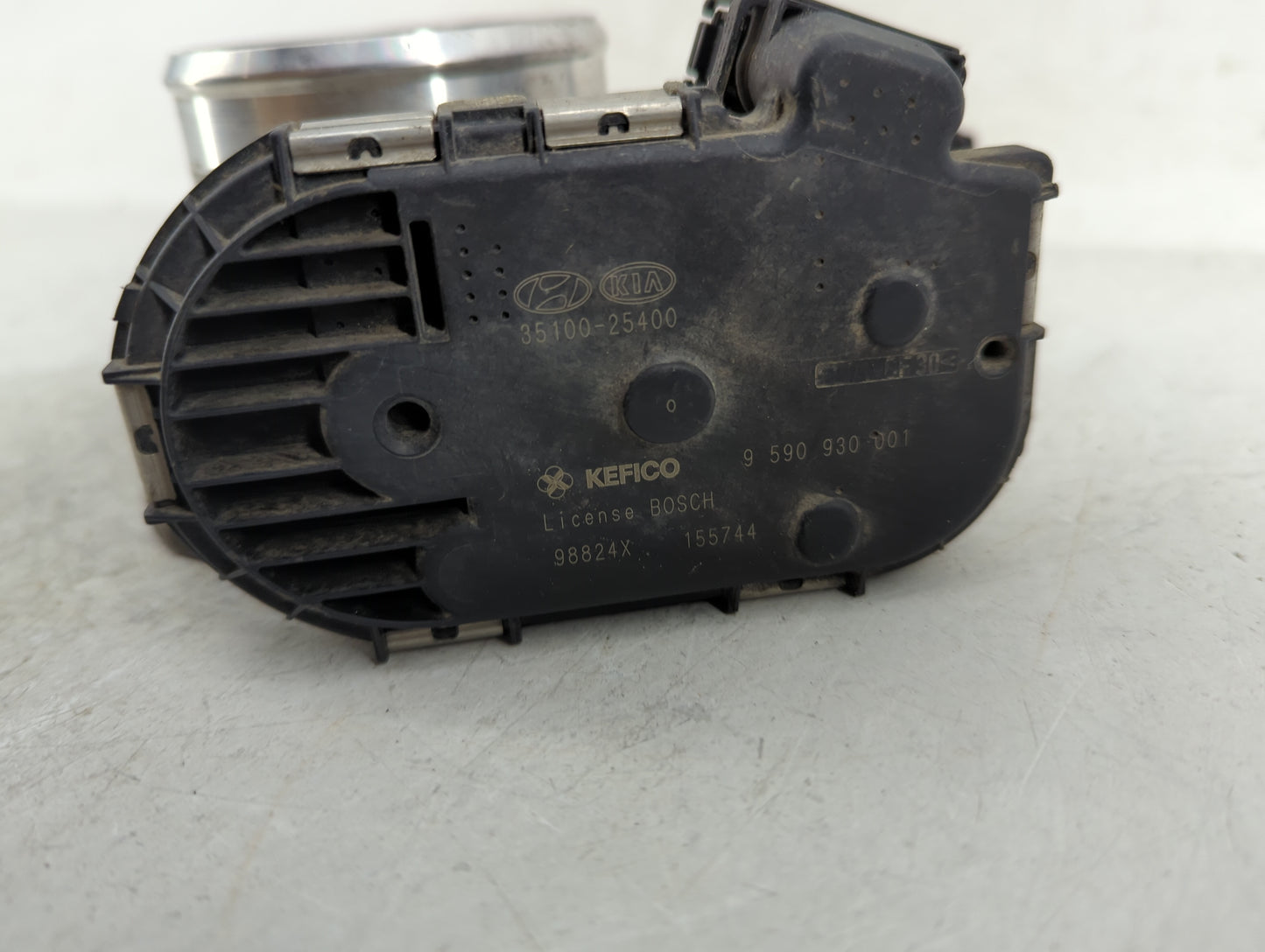 2011-2013 Kia Sorento Throttle Body P/N:9 590 930 001 35100-25400 Fits Fits 2006 2007 2008 2009 2010 2011 2012 2013 OEM Used